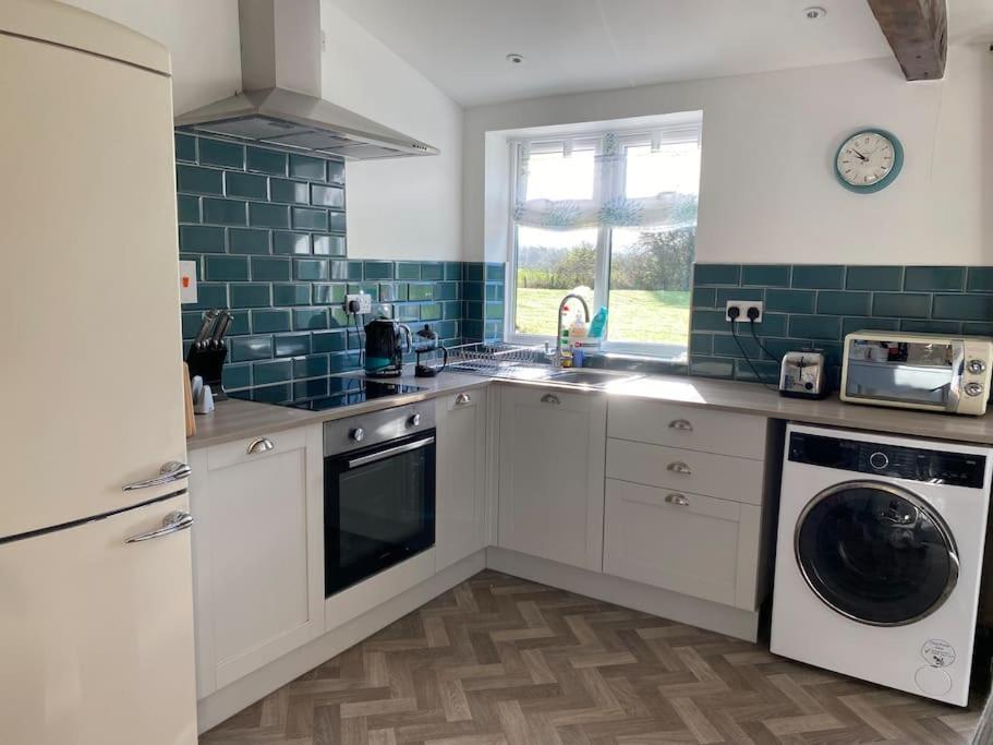 South Cottage - Garden, Views, Parking, Dogs, Cheshire, Walks, Family Adlington 외부 사진
