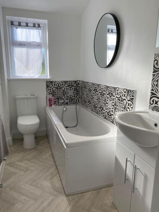 South Cottage - Garden, Views, Parking, Dogs, Cheshire, Walks, Family Adlington 외부 사진